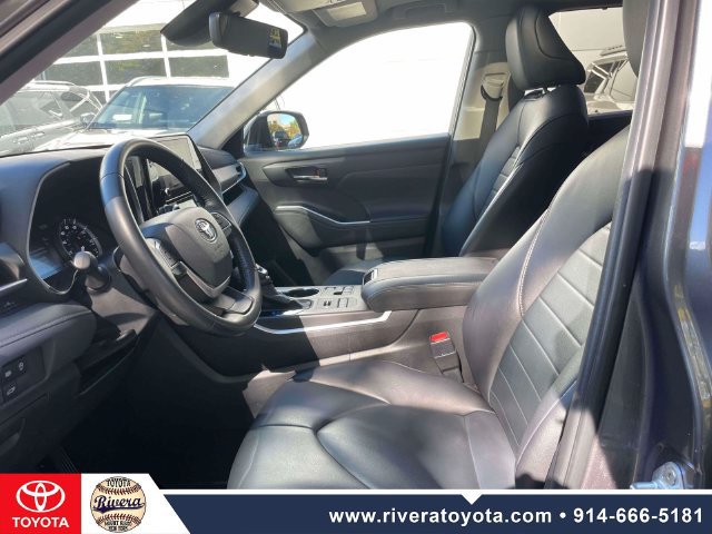 Used 2024 Toyota Highlander XLE AWD/4WD image 16