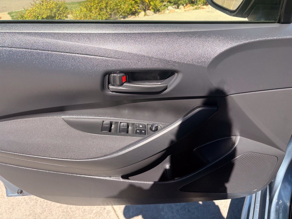 Used 2025 Toyota Corolla LE w/ Carpet Mat Package (TMS) FWD image 10