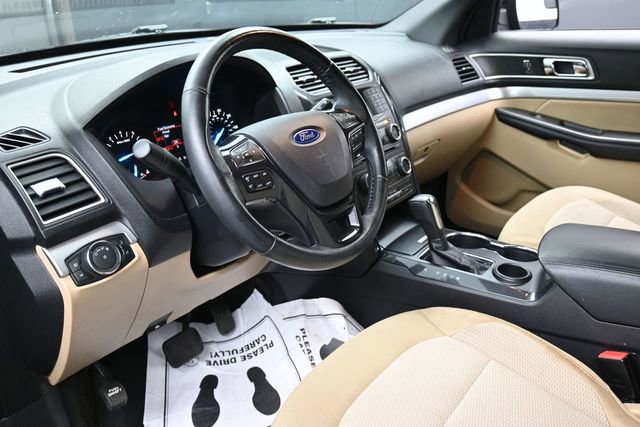 Used 2017 Ford Explorer XLT FWD image 14