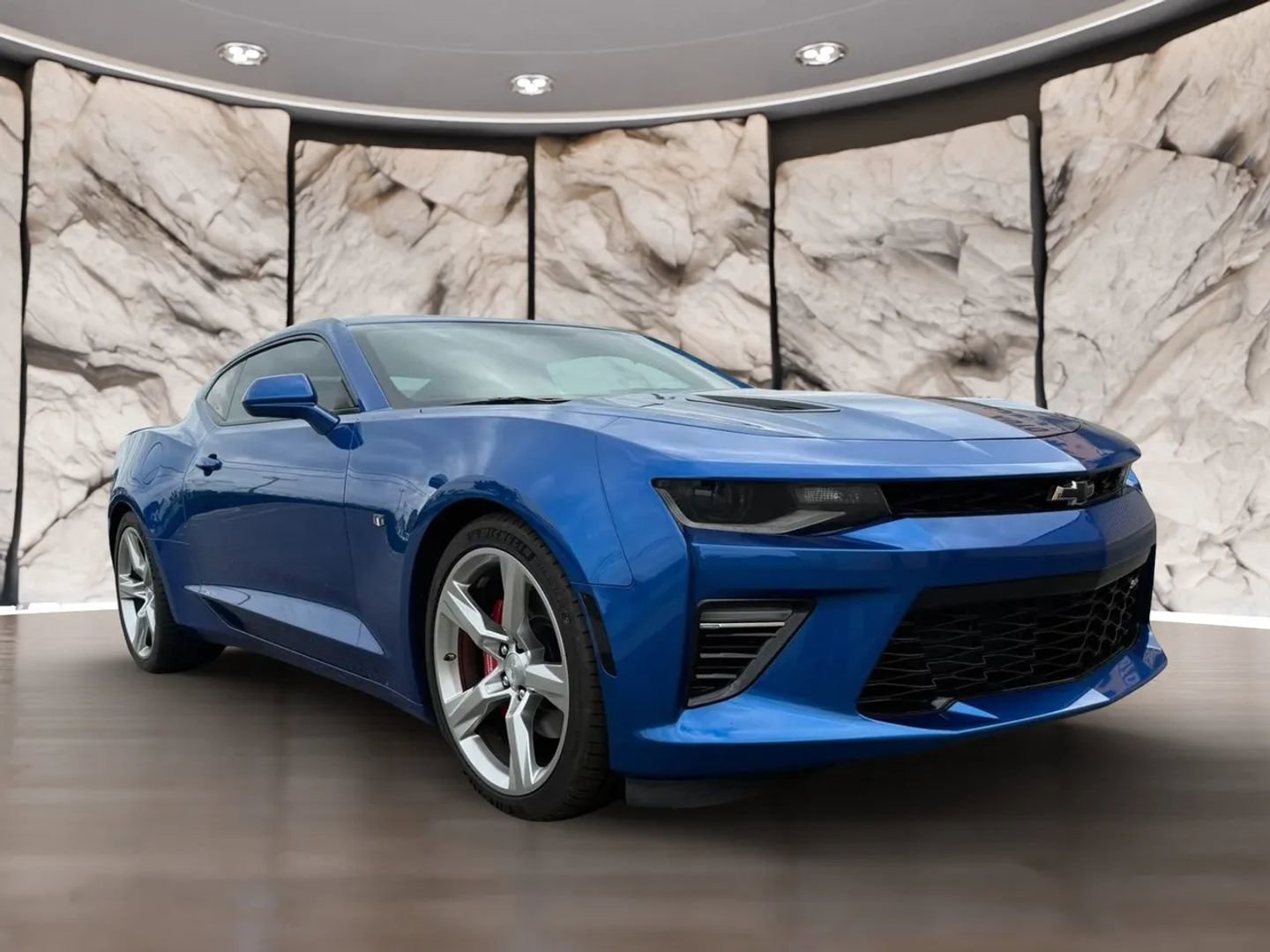 Used 2018 Chevrolet Camaro SS RWD image 3