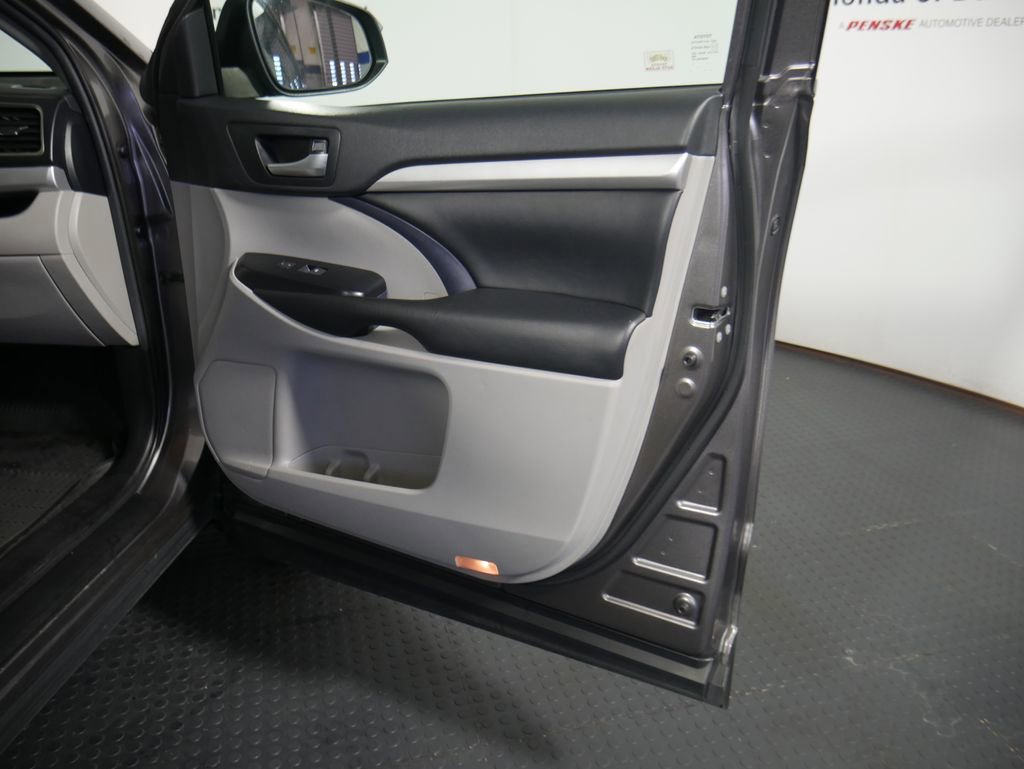 Used 2019 Toyota Highlander XLE image 6