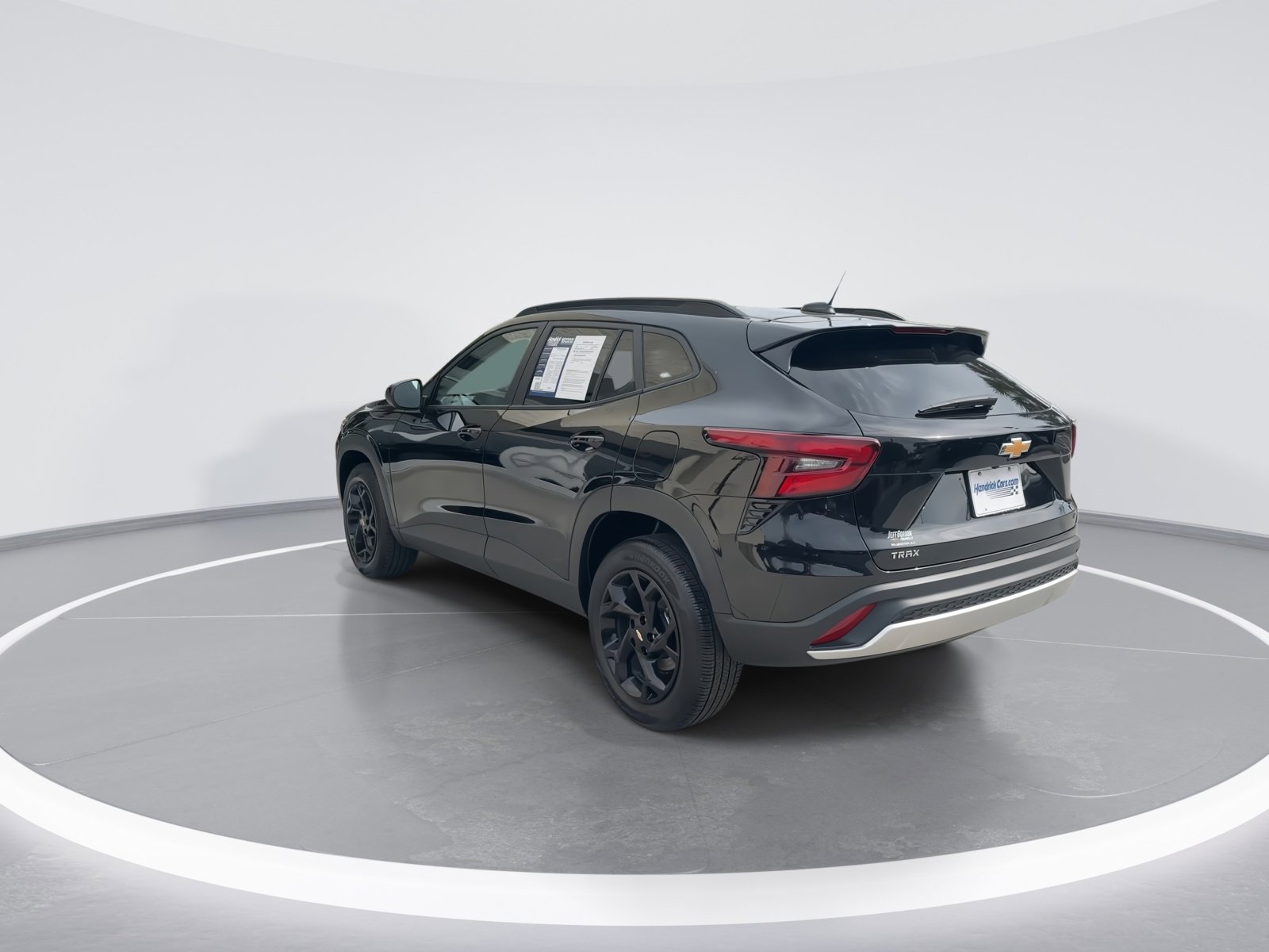 Used 2025 Chevrolet Trax LT w/ LT Convenience Package image 7