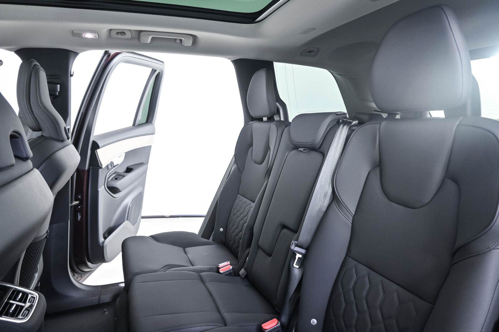 New 2026 Volvo XC90 B6 Plus w/ Protection Package Premier AWD/4WD image 20