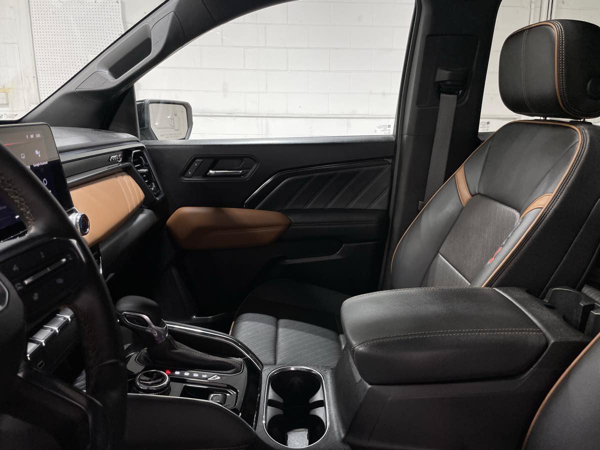 Used 2023 GMC Canyon AT4 w/ AT4 Premium Package AWD/4WD image 13