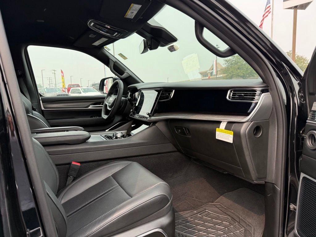 Used 2023 Jeep Wagoneer Series II w/ Convenience Group I AWD/4WD image 23