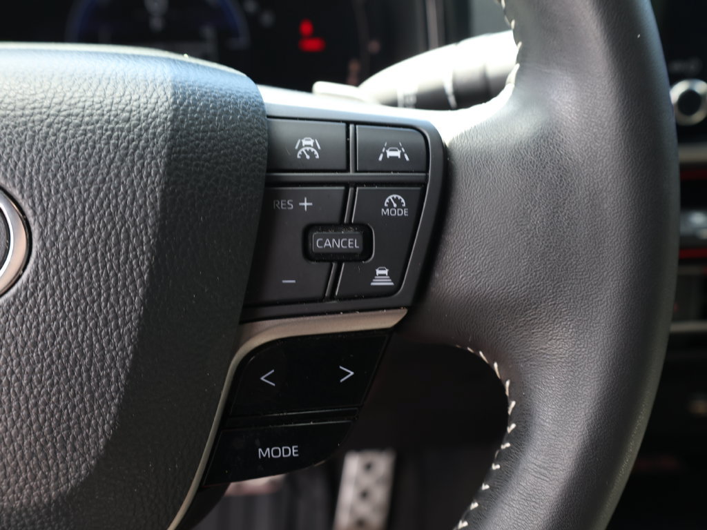 Used 2025 Toyota Camry SE w/ Convenience Package FWD image 33