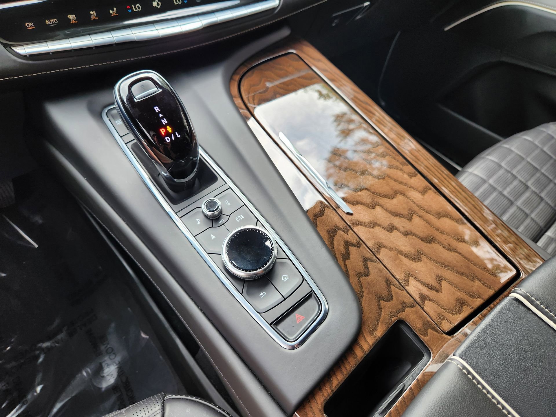 Used 2023 Cadillac Escalade Sport Platinum w/ LPO, ONYX Package image 21