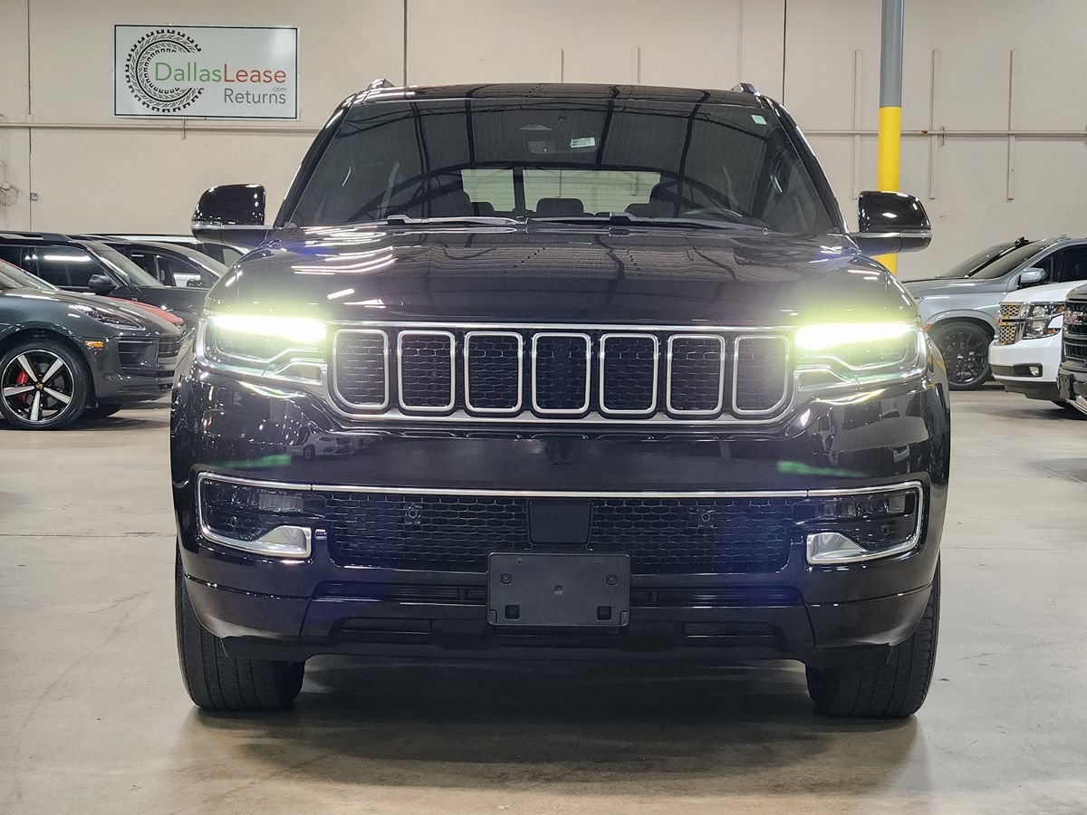 Used 2023 Jeep Wagoneer 4WD w/ Premium Group I image 2