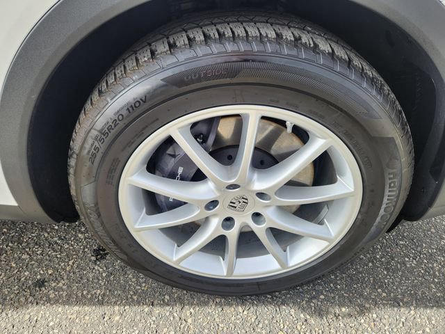 Used 2024 Porsche Cayenne image 23