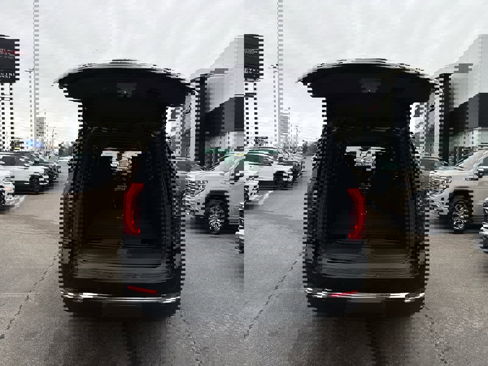 New 2026 GMC Yukon XL Elevation w/ Elevation Premium Package image 11