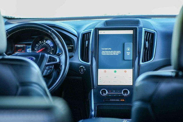 Used 2022 Ford Edge ST image 13