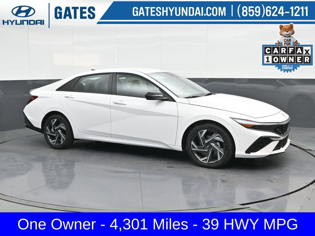 Used 2025 Hyundai Elantra Sport FWD image 1