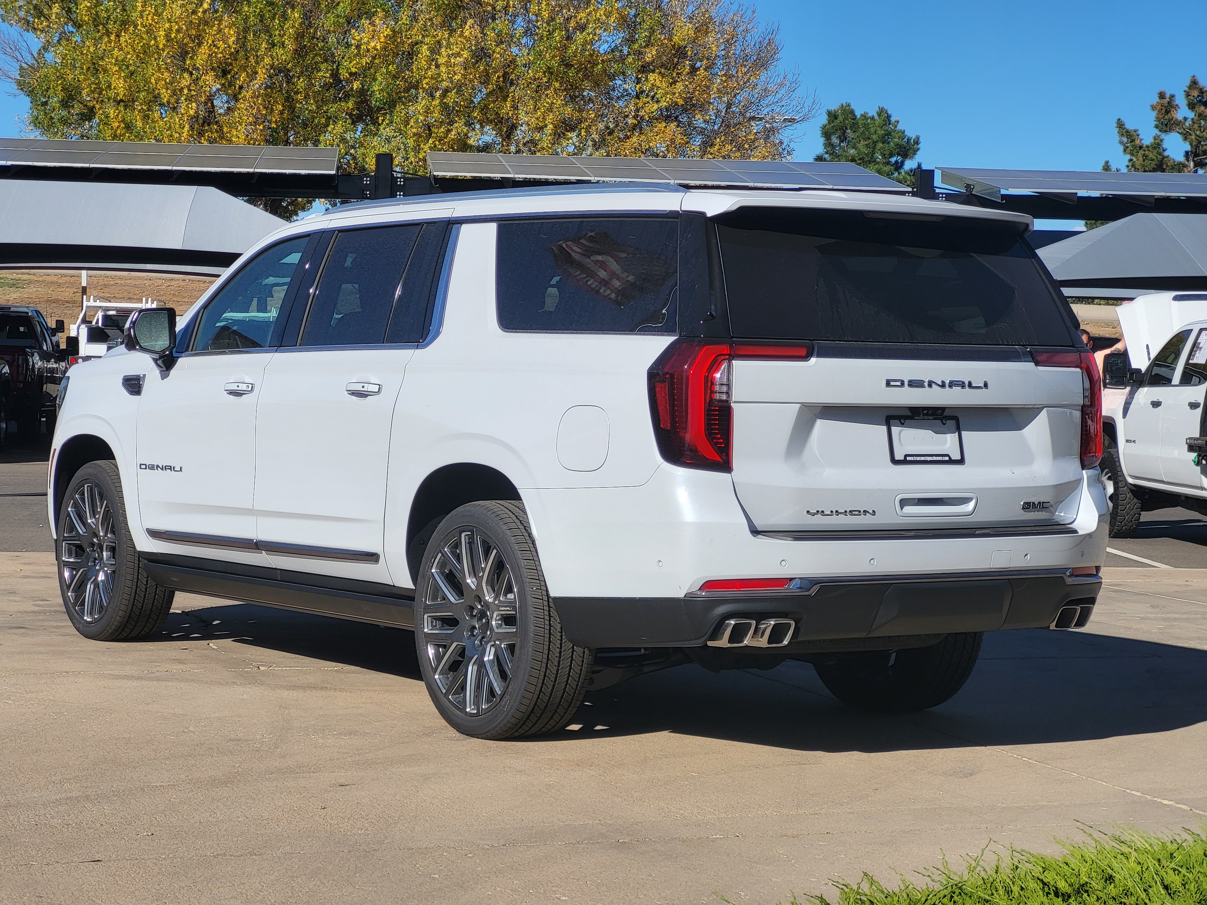 New 2027 GMC Yukon XL Denali Ultimate w/ LPO, Illumination Package AWD/4WD image 3
