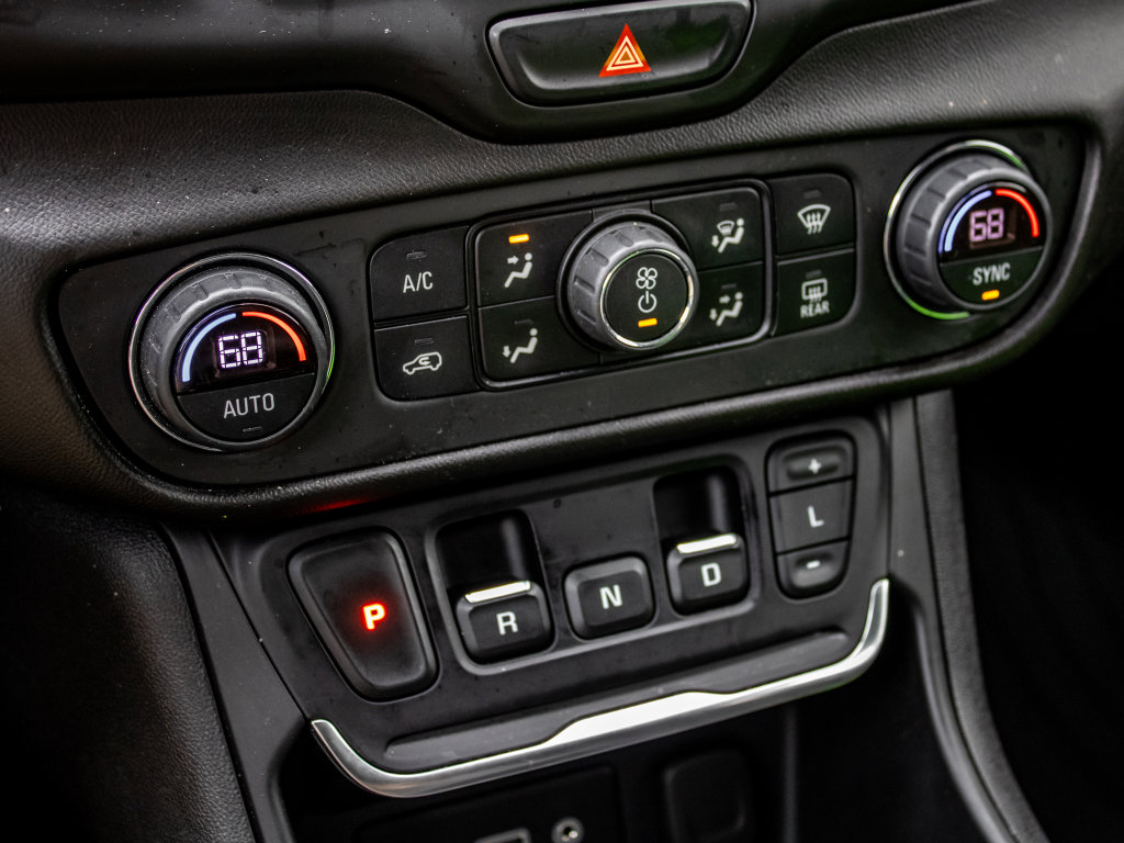 Used 2020 GMC Terrain SLE w/ Driver Convenience Package image 34