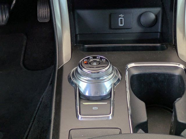 Used 2018 Ford Fusion SE w/ Fusion SE Technology Package image 16