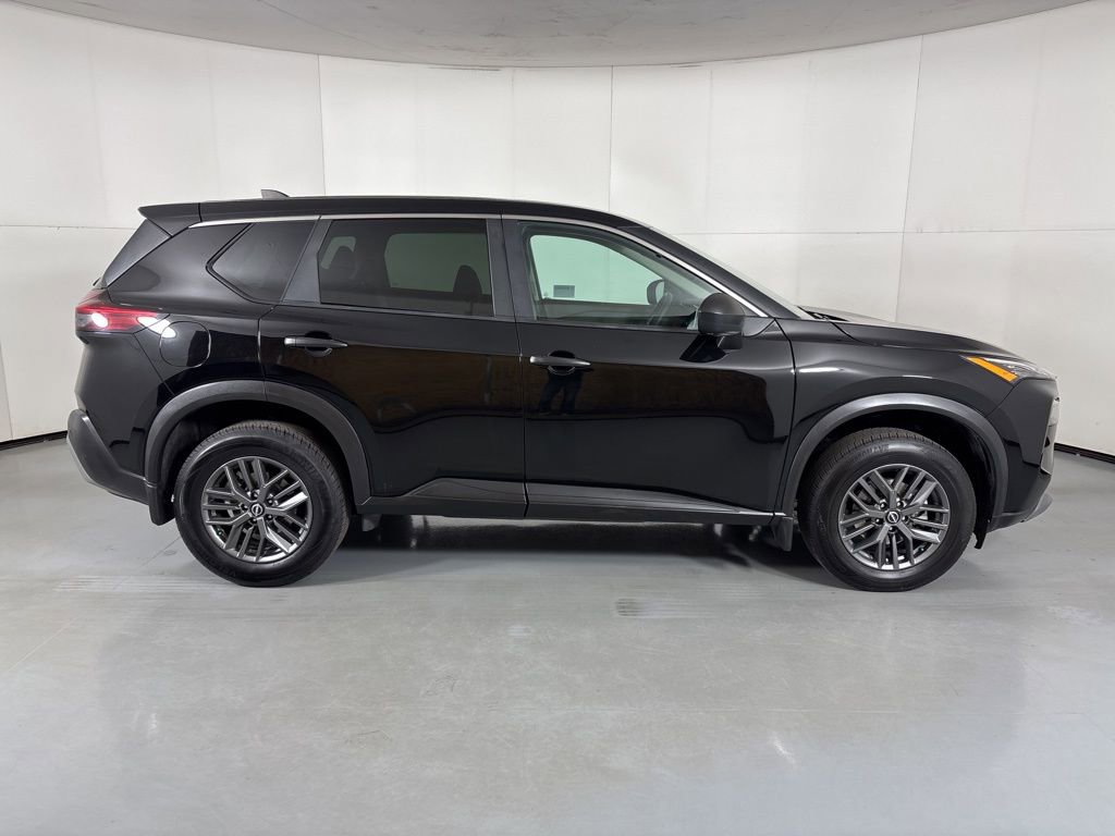 Used 2023 Nissan Rogue S image 9