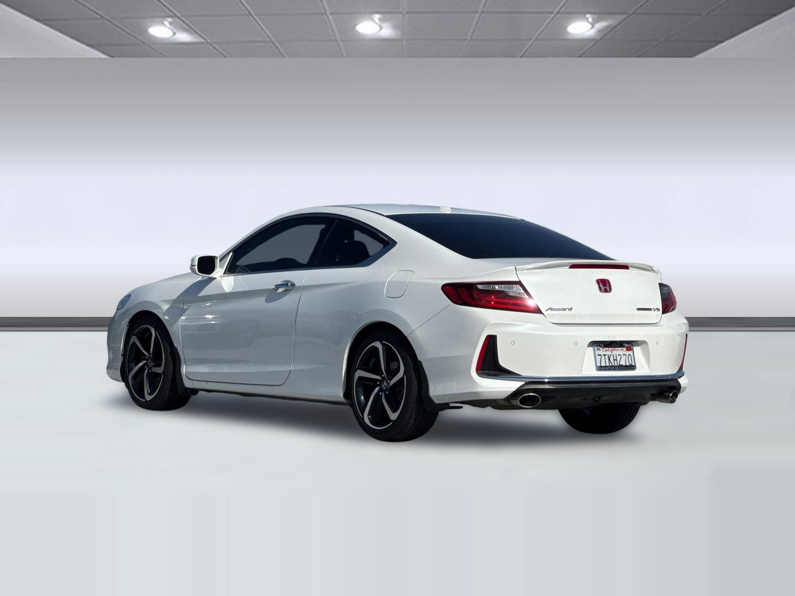 Used 2016 Honda Accord Touring image 3