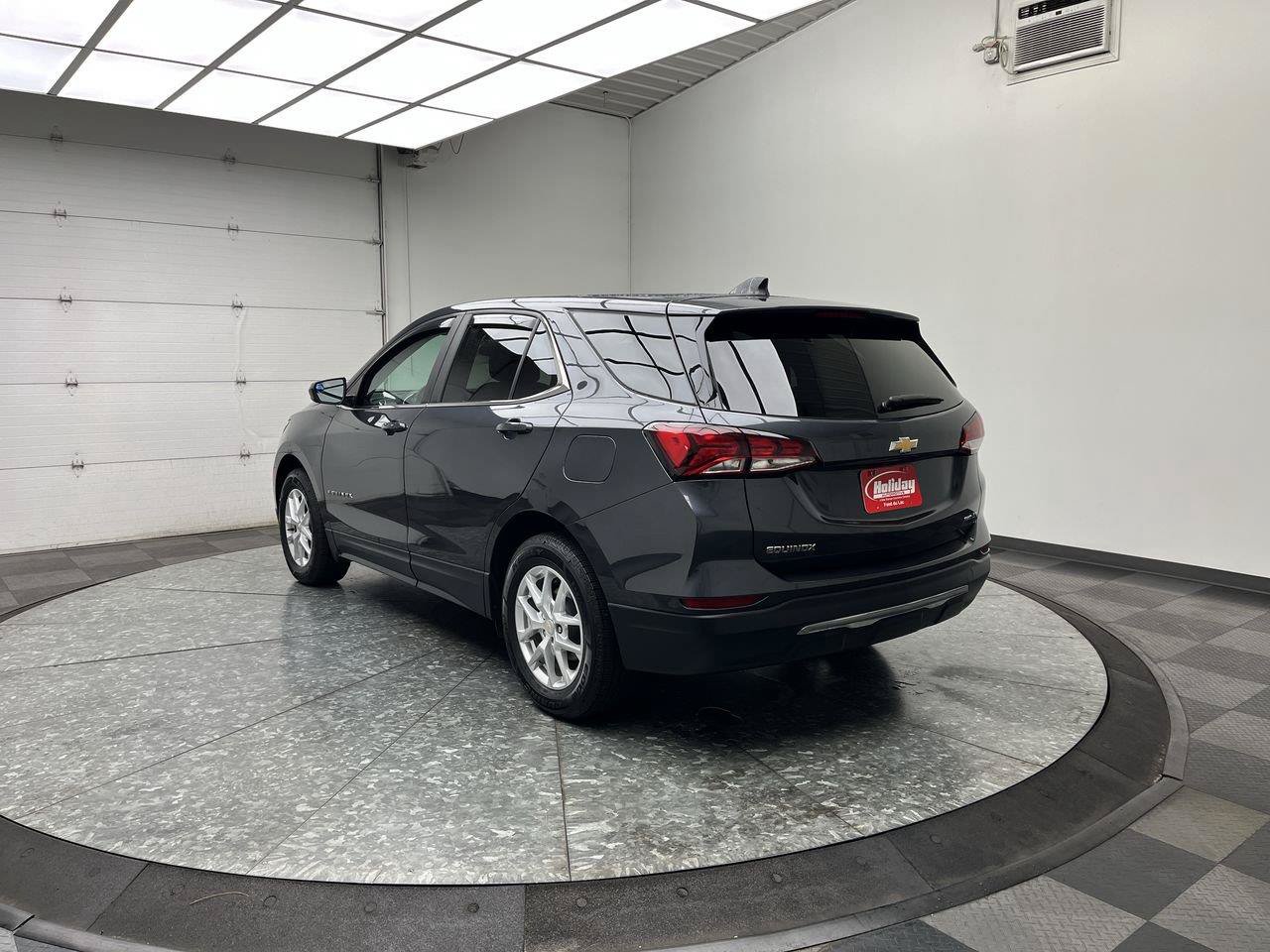 Used 2023 Chevrolet Equinox LT AWD/4WD image 2