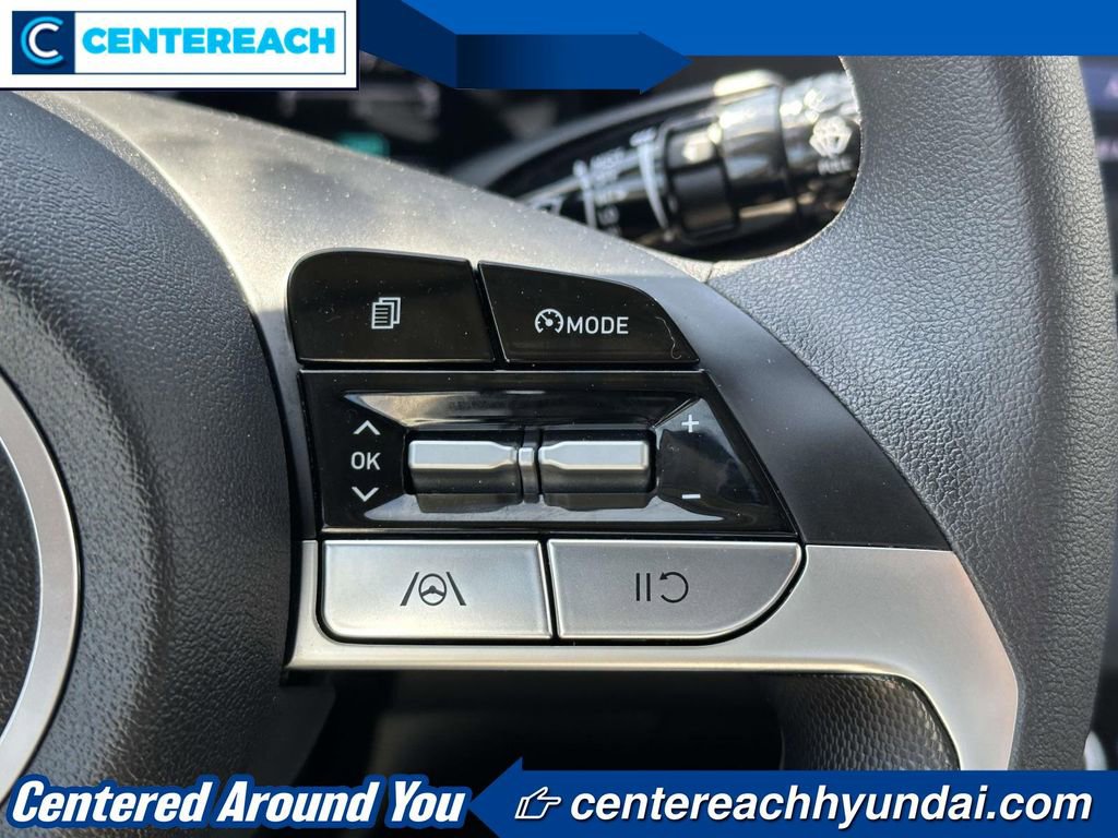 Used 2023 Hyundai Elantra SEL w/ Preferred Accessory Package FWD image 18