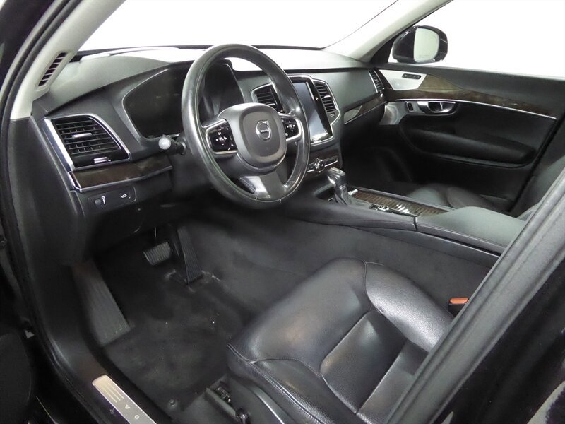 Used 2016 Volvo XC90 T6 Momentum w/ Momentum Plus Package AWD/4WD image 18