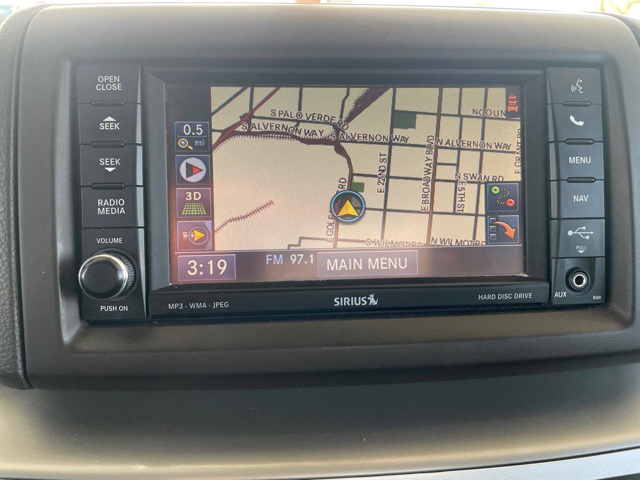 Used 2012 Volkswagen Routan SEL FWD image 20