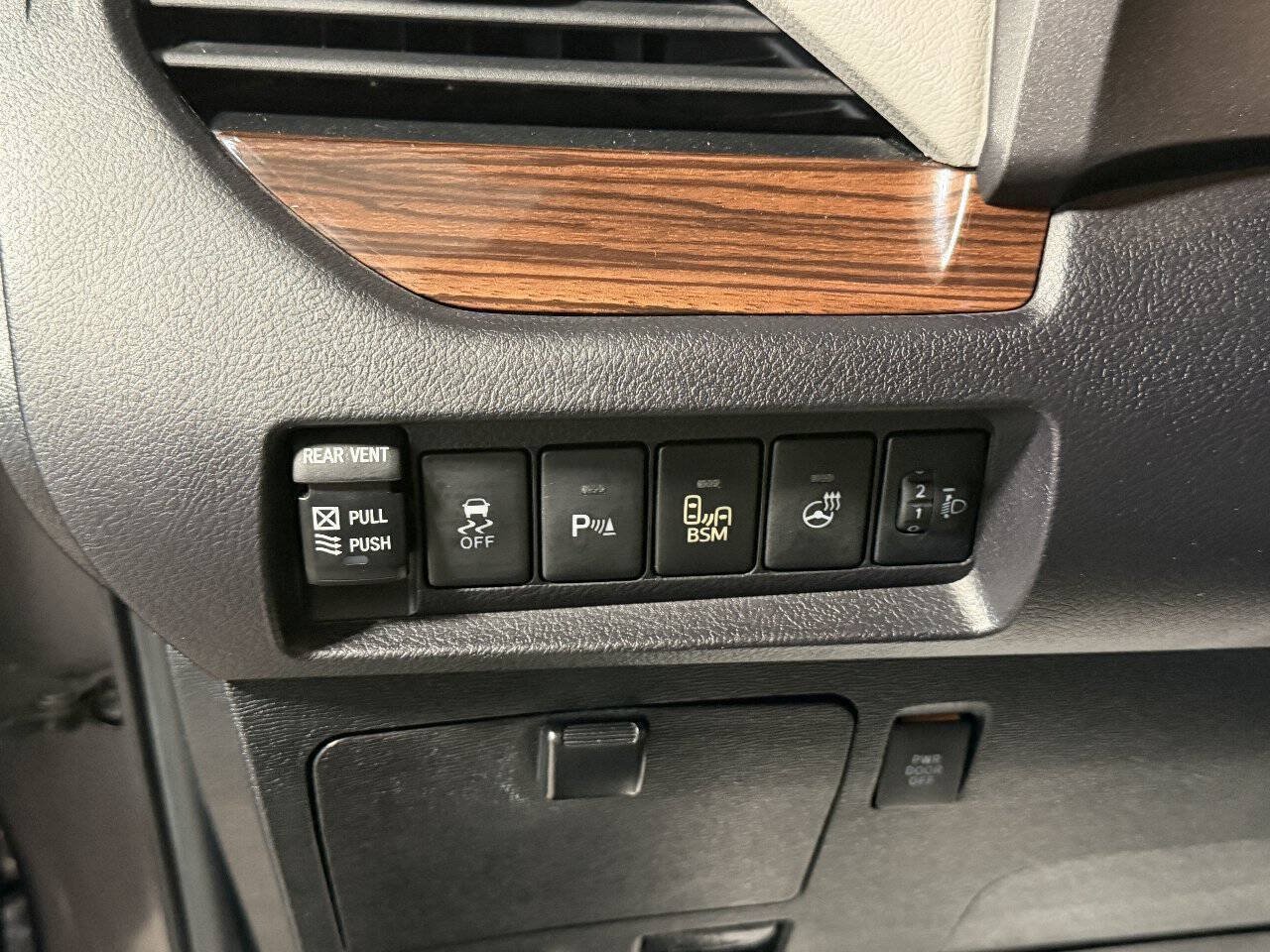 Used 2016 Toyota Sienna Limited Premium AWD/4WD image 11