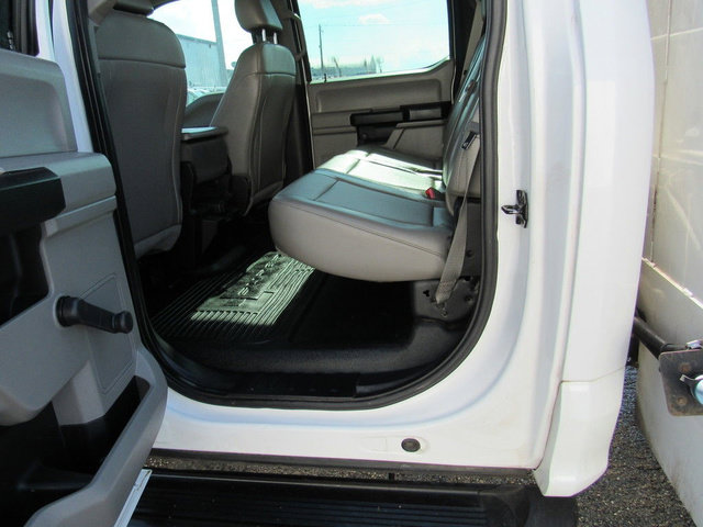 Used 2017 Ford F550 2WD Crew Cab Super Duty image 37