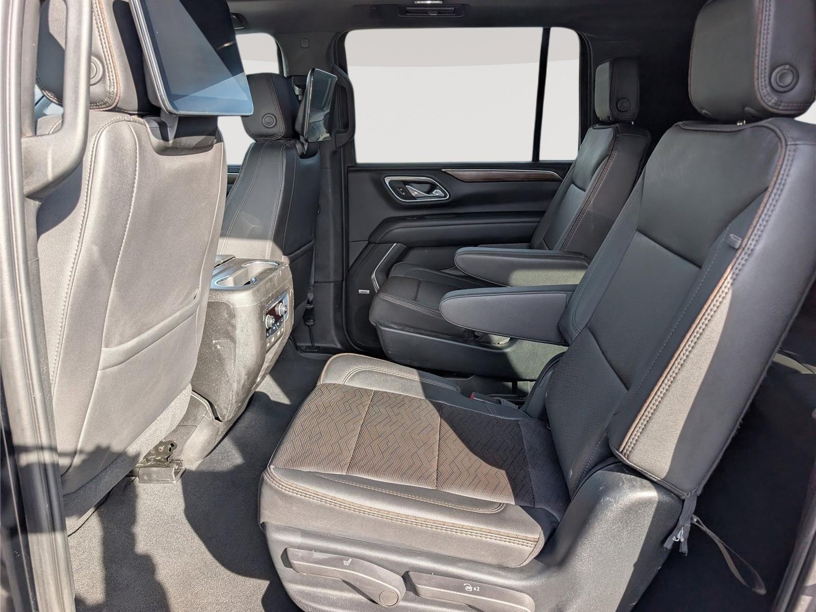 Used 2023 Chevrolet Suburban High Country w/ Advanced Technology Package AWD/4WD image 18