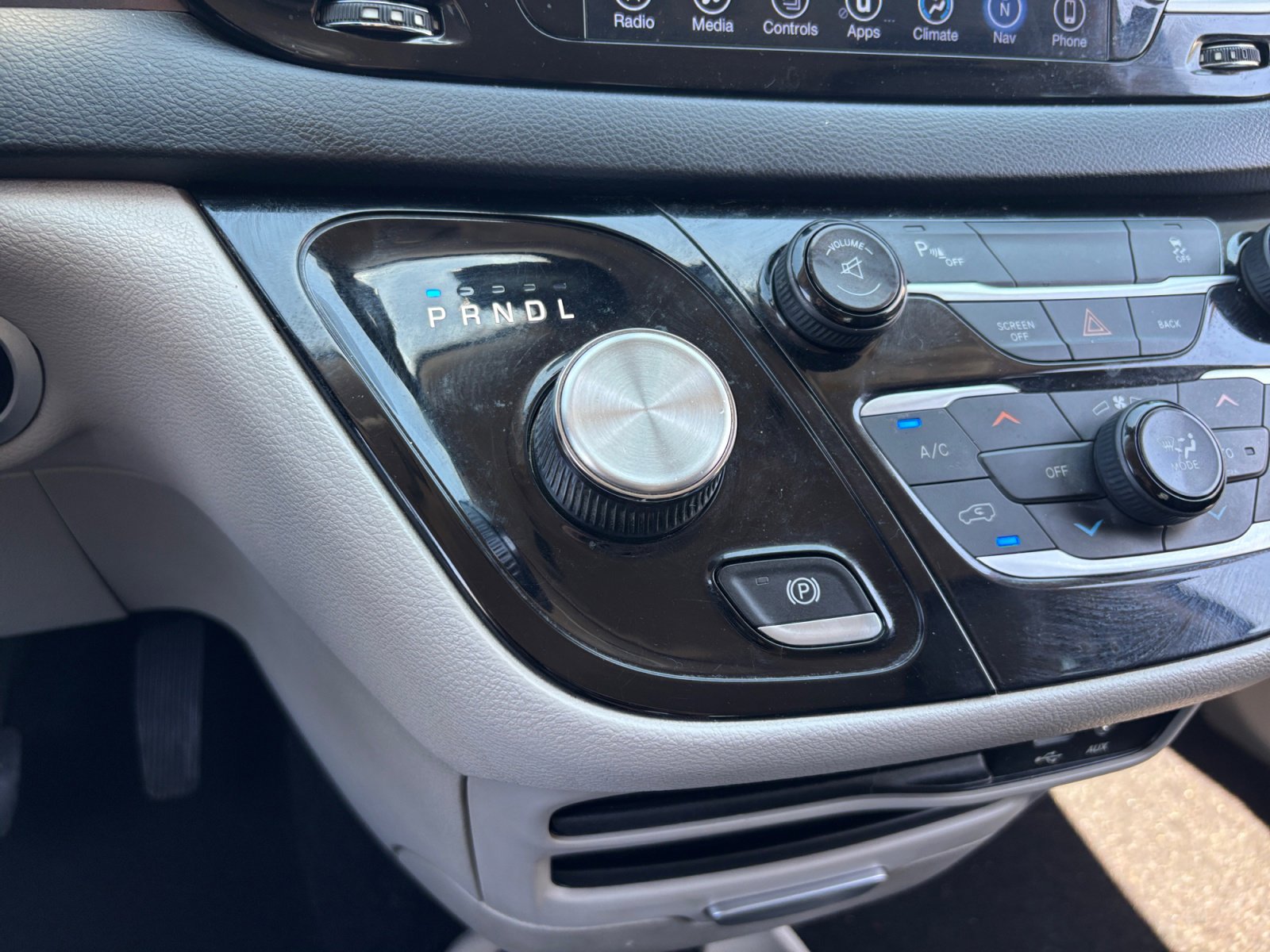 Used 2017 Chrysler Pacifica Touring-L image 29