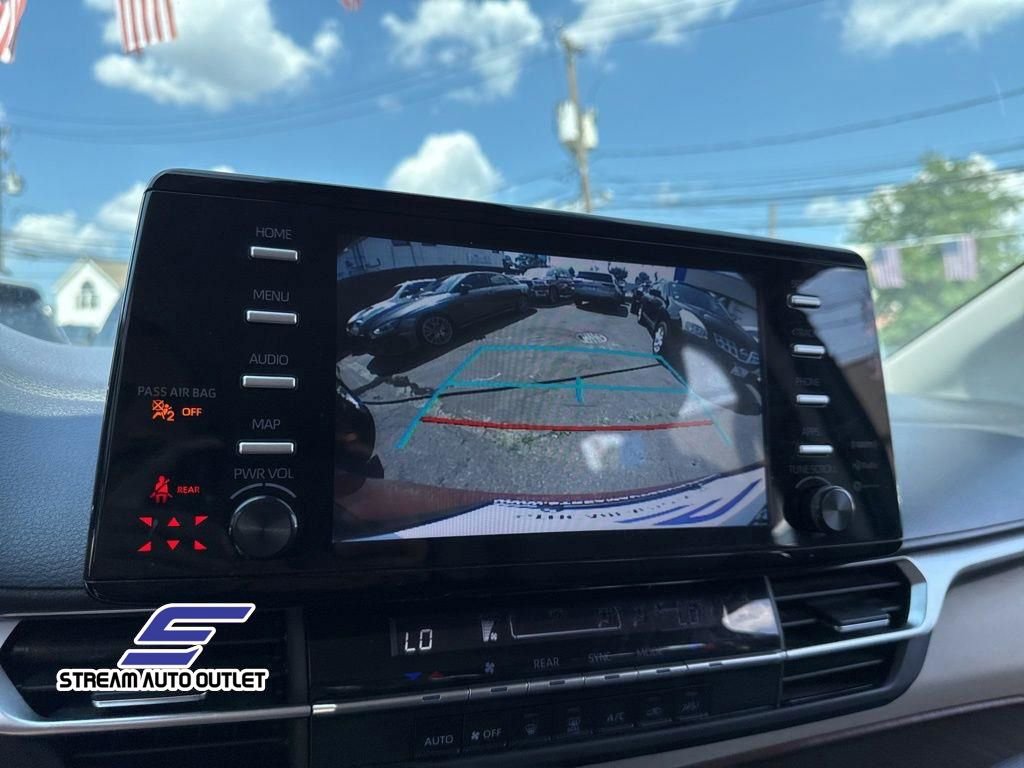 Used 2022 Toyota Sienna LE image 41