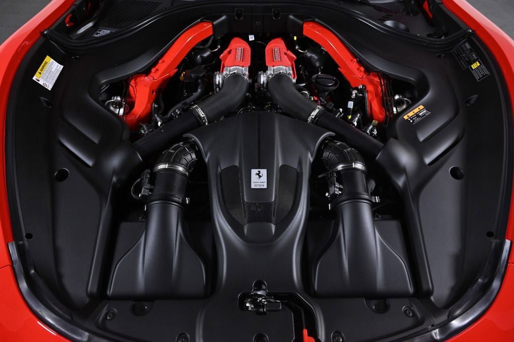 Used 2026 Ferrari Roma Spider RWD image 5