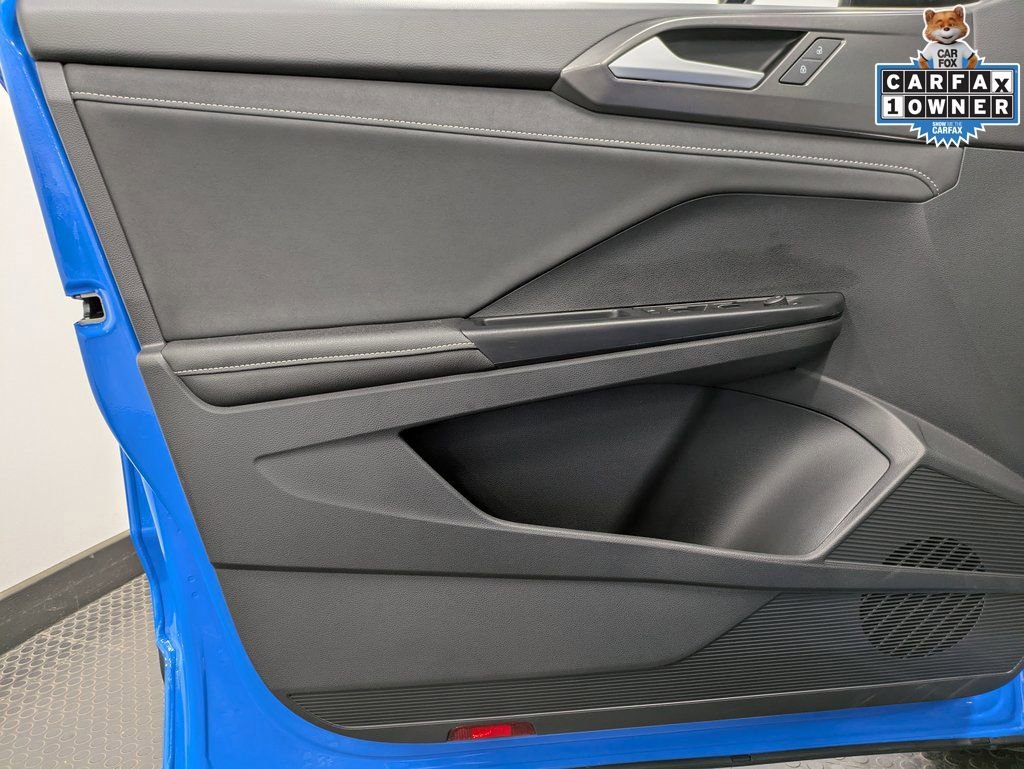 Used 2025 Volkswagen Taos SE image 9