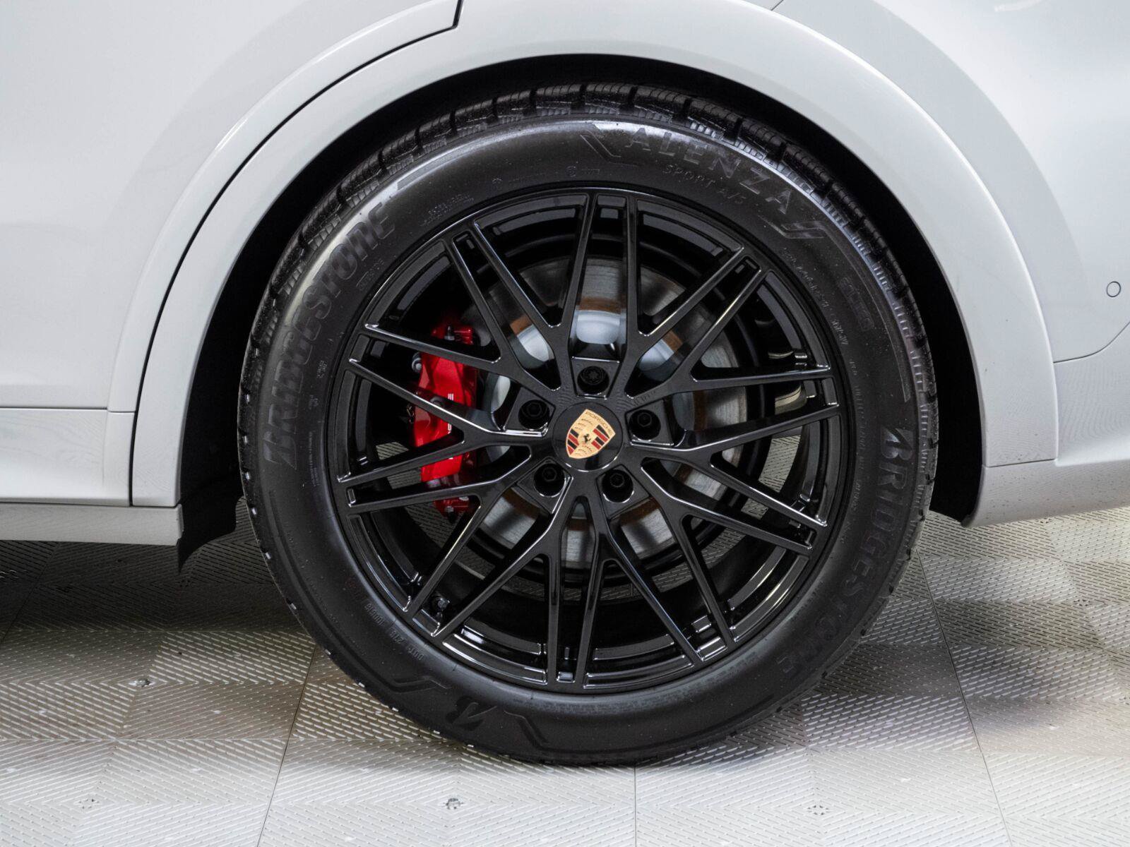 Certified 2026 Porsche Cayenne GTS AWD/4WD image 40
