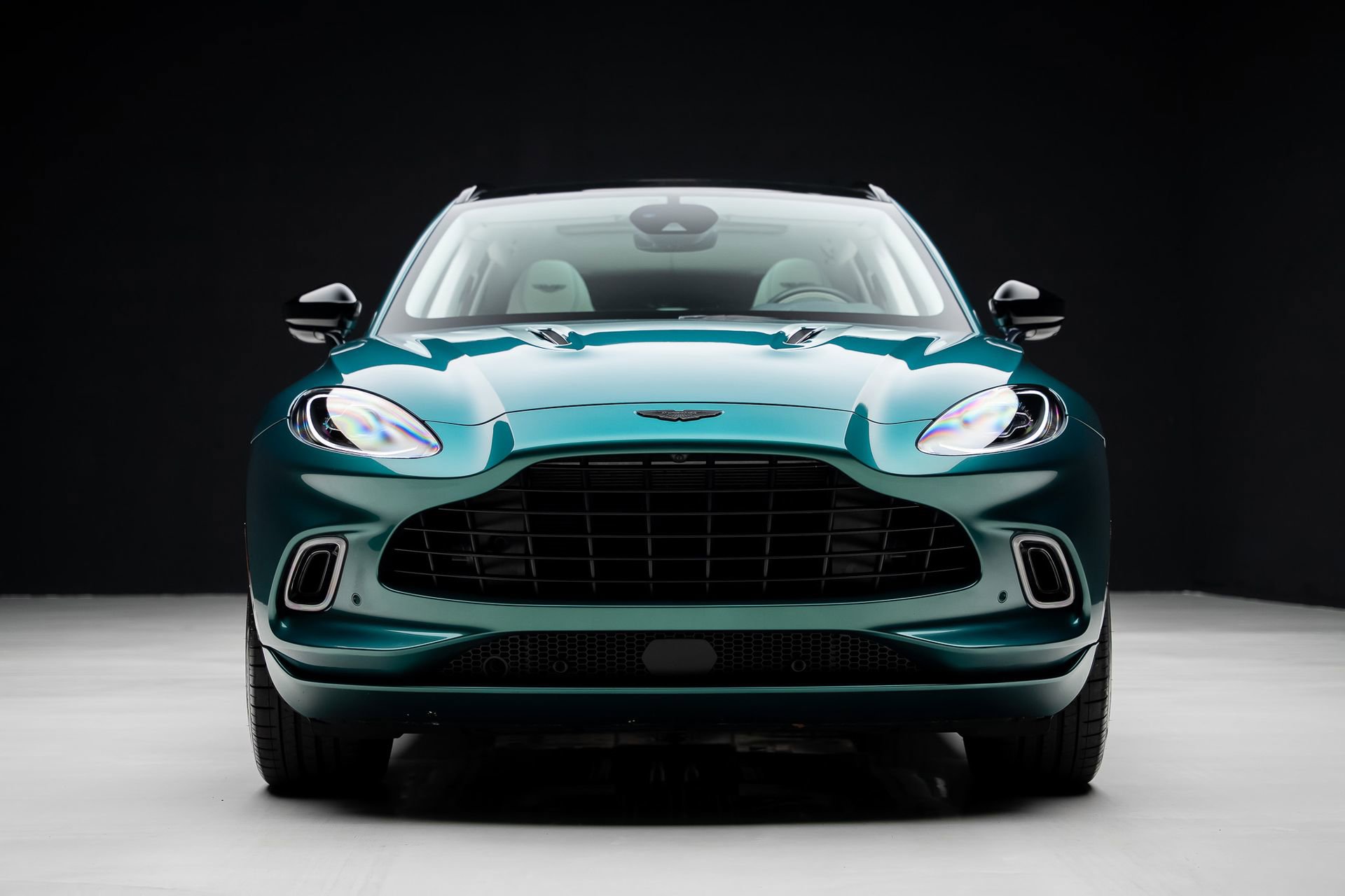 Used 2023 Aston Martin DBX AWD/4WD image 8