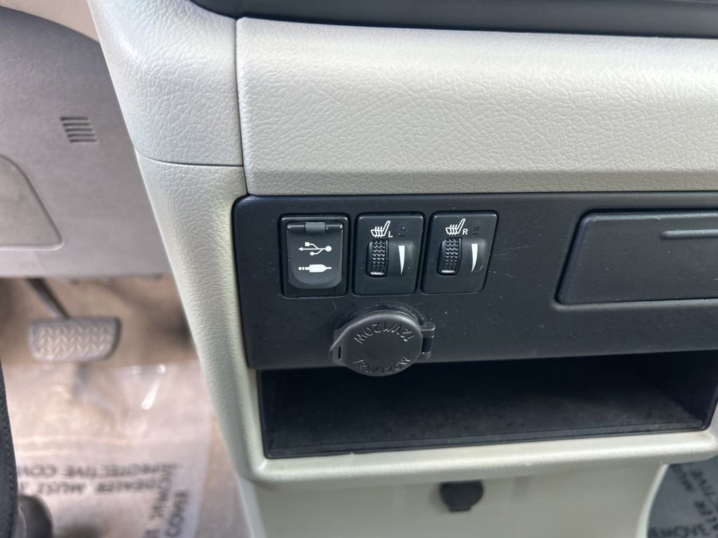 Used 2017 Toyota Sienna XLE w/ XLE Navigation Package image 38