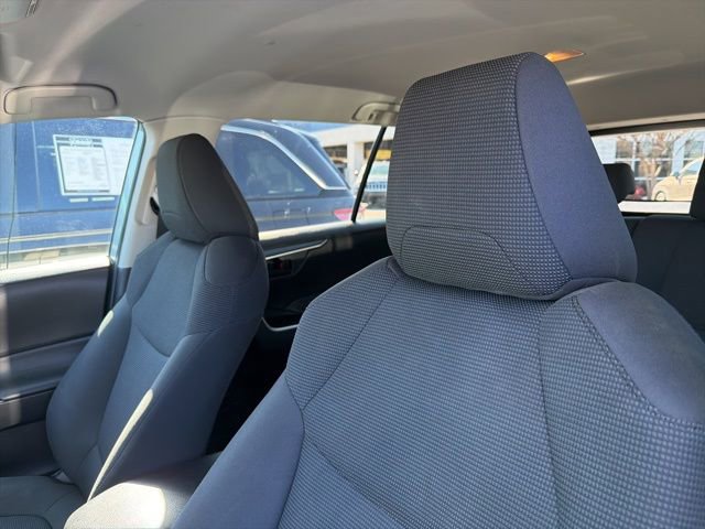 Used 2021 Toyota RAV4 LE image 22