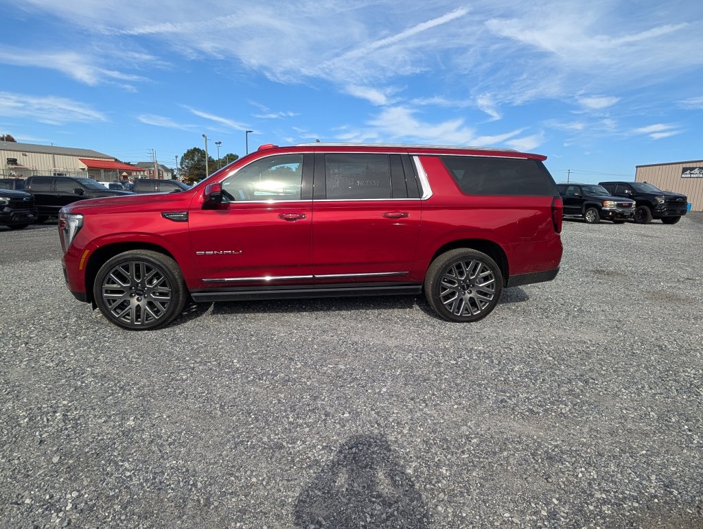 Used 2026 GMC Yukon XL Denali Ultimate w/ LPO, Floor Liner Package AWD/4WD image 3