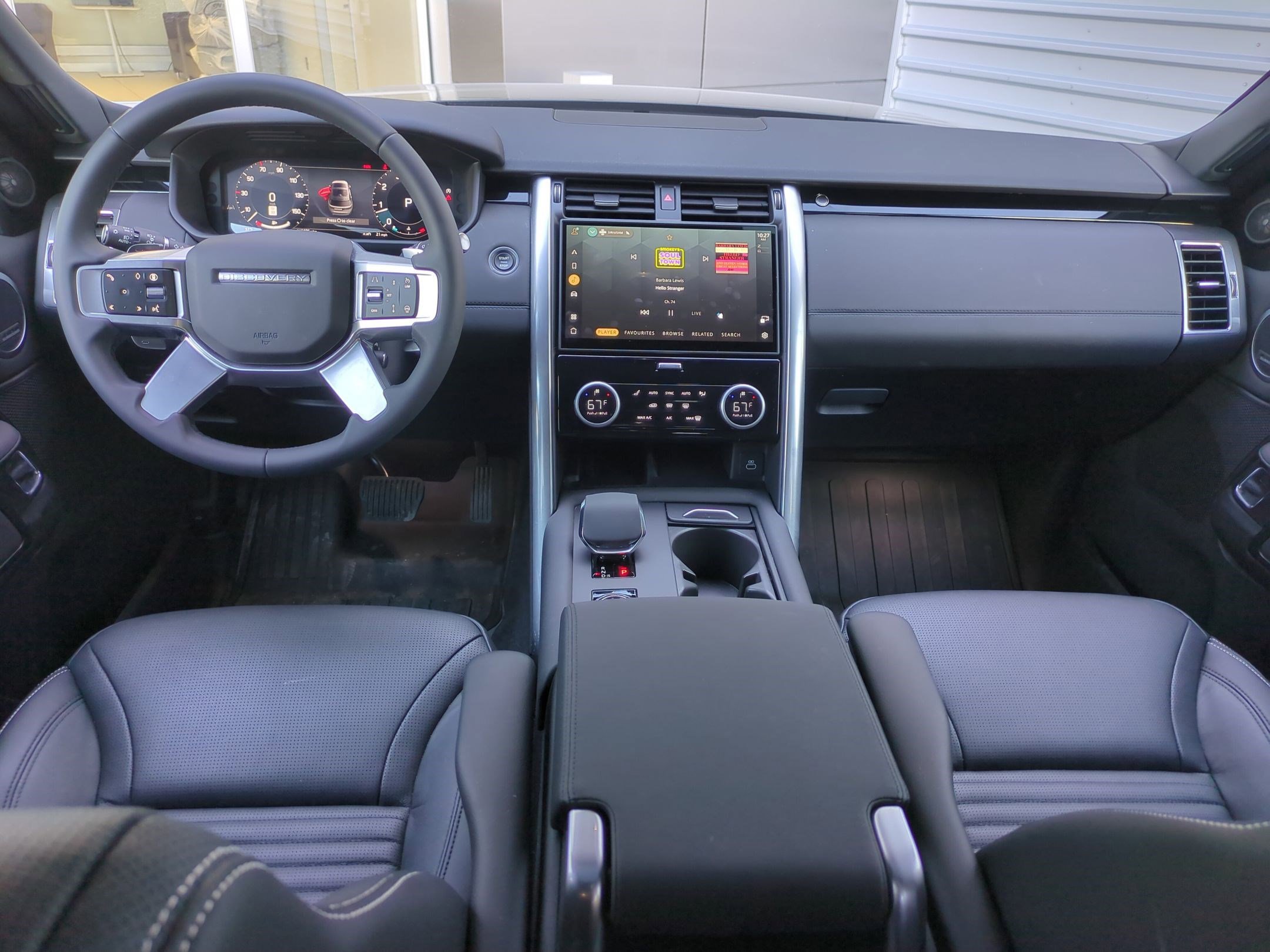 Used 2025 Land Rover Discovery S image 25