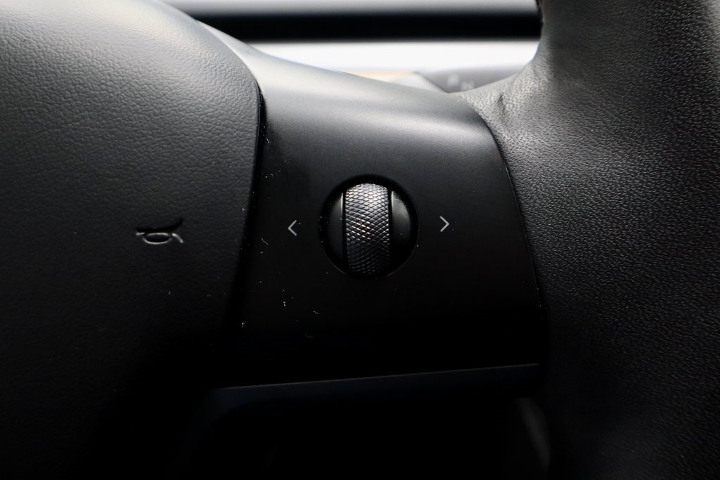 Used 2023 Tesla Model Y Long Range image 31