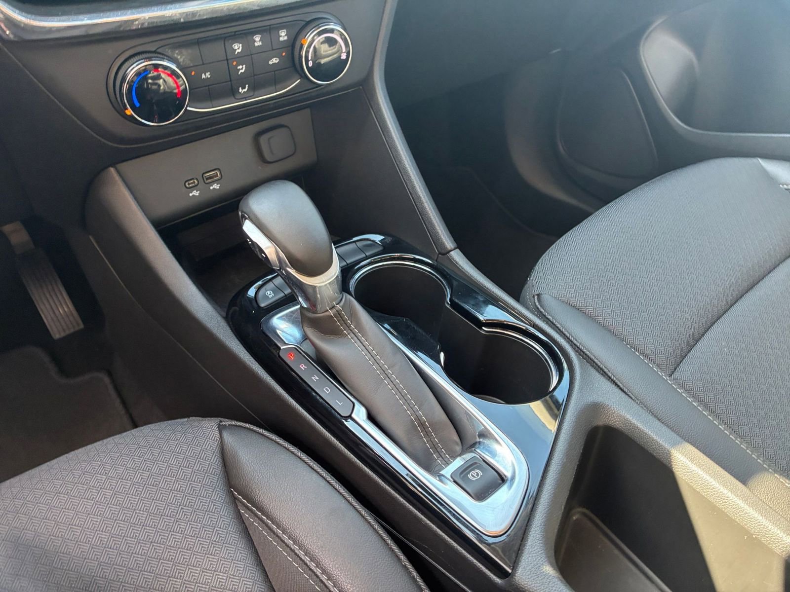 Used 2025 Buick Encore GX Preferred image 40