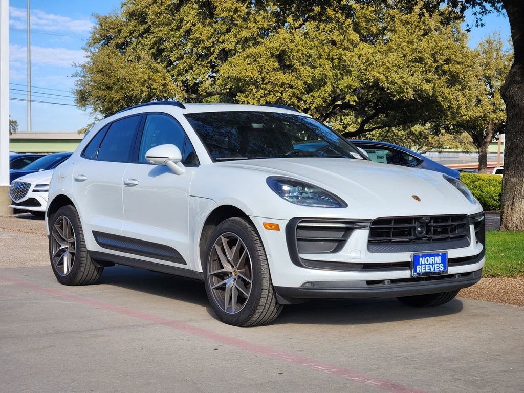 Used 2023 Porsche Macan image 3