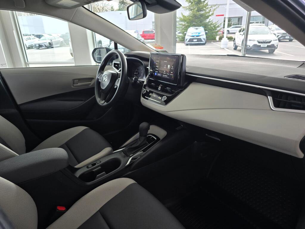 Used 2025 Toyota Corolla LE w/ LE Premium Package image 46