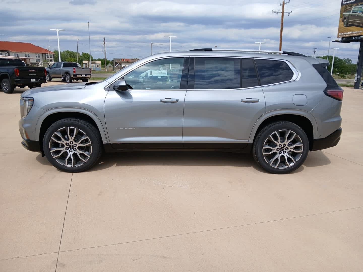 New 2026 GMC Acadia Denali Ultimate w/ LPO, Floor Liner Package AWD/4WD image 2