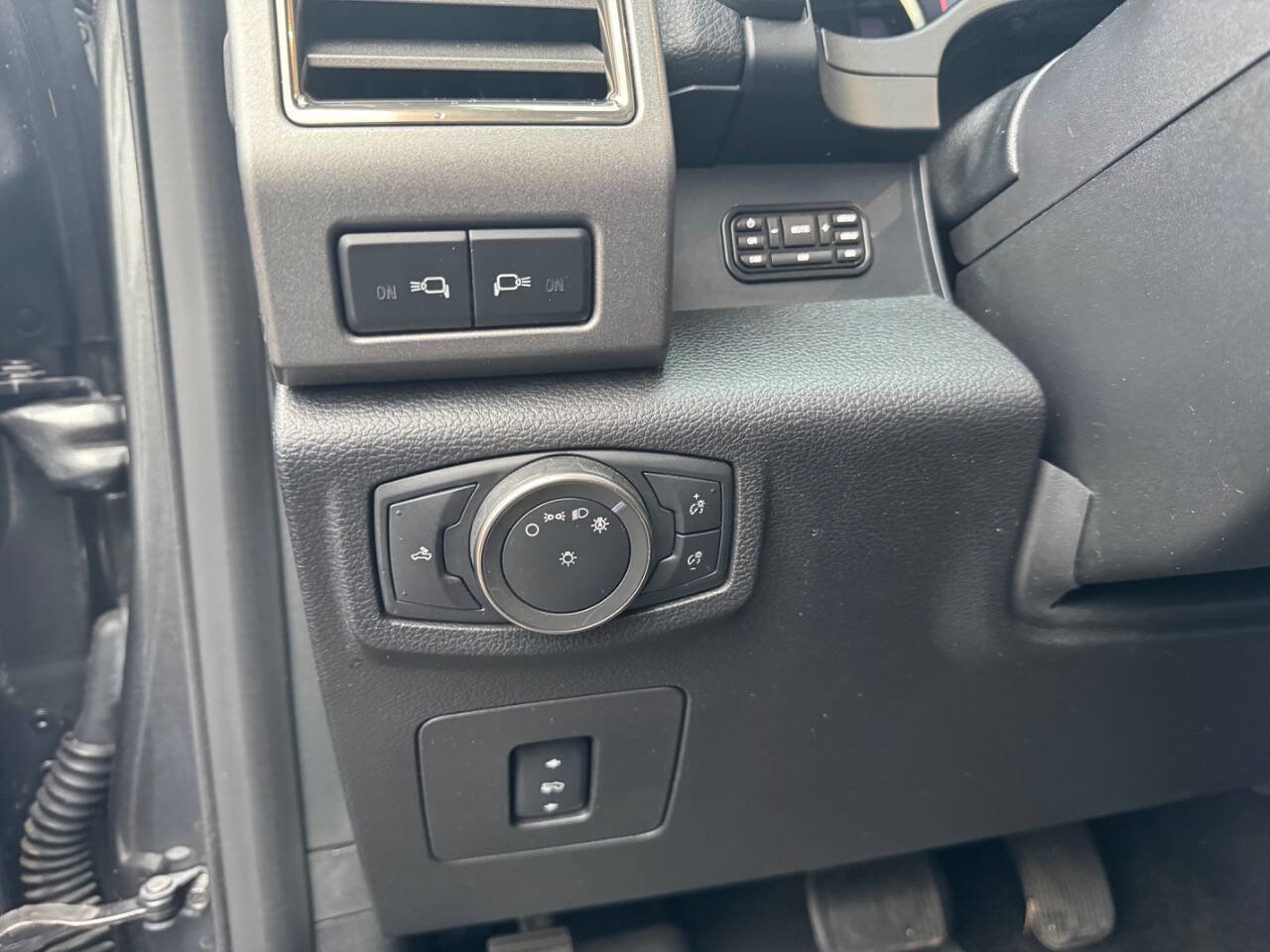 Used 2017 Ford F150 Raptor w/ Equipment Group 802A Luxury image 10