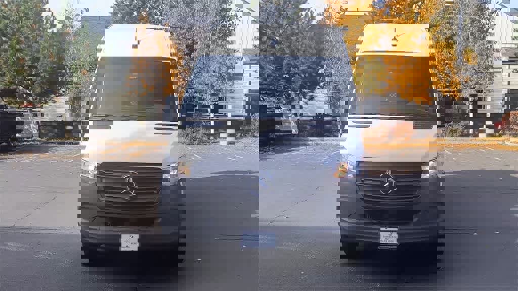 Used 2023 Mercedes-Benz Sprinter 2500 image 4