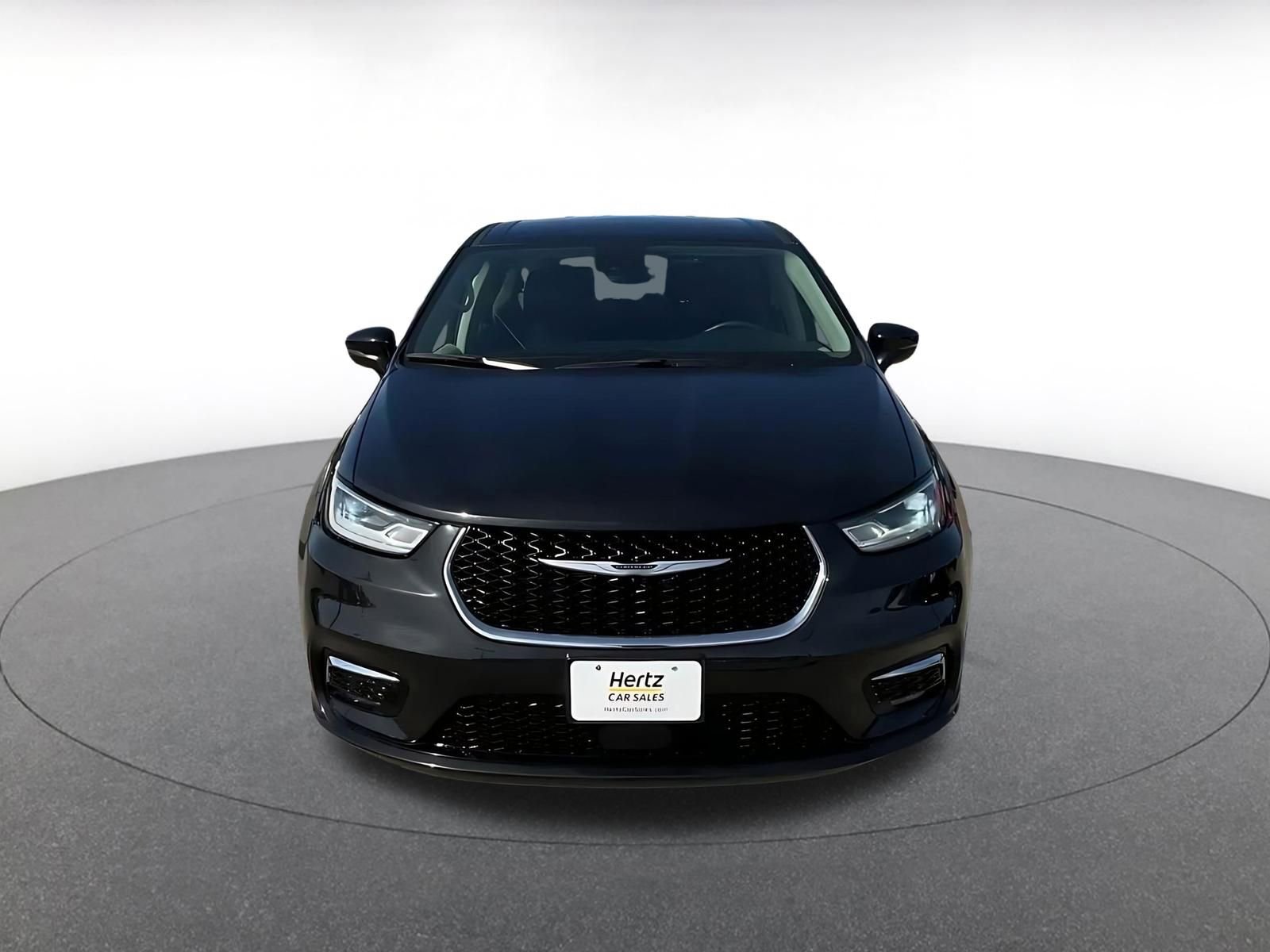 Used 2023 Chrysler Pacifica Touring-L image 4