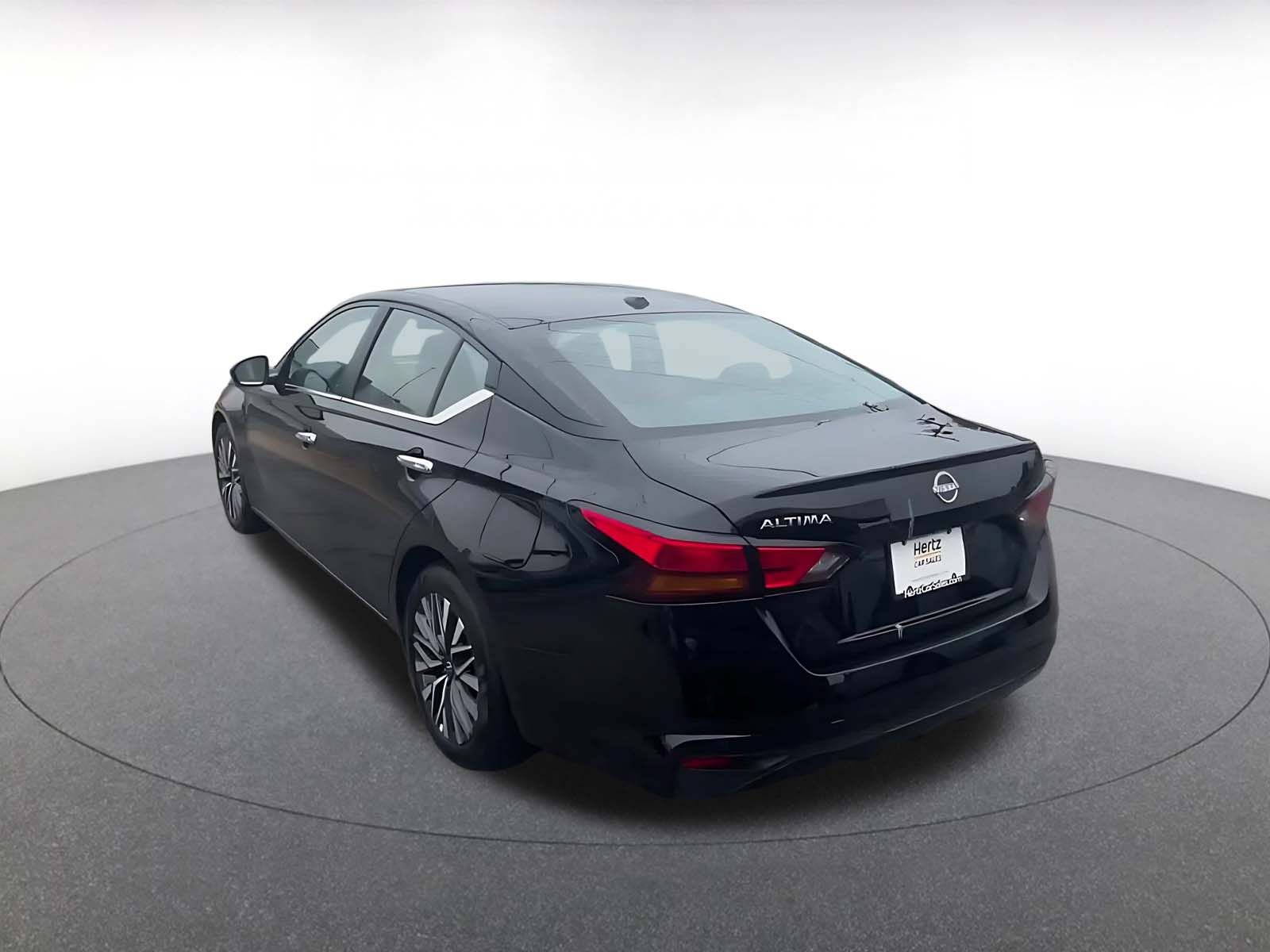 Used 2025 Nissan Altima 2.5 SV FWD image 11