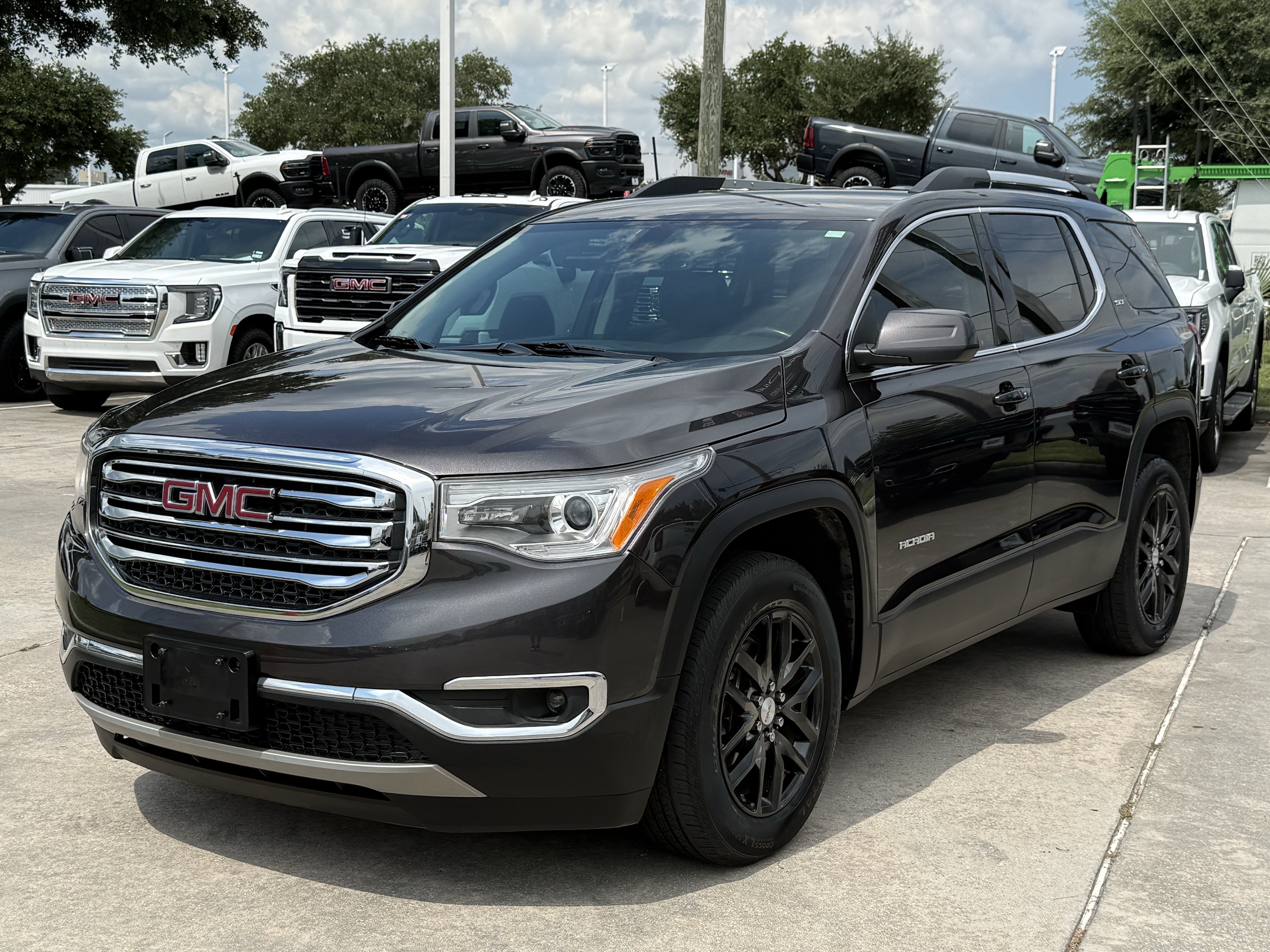 Used 2019 GMC Acadia SLT w/ LPO, Floor Liner Package FWD image 9