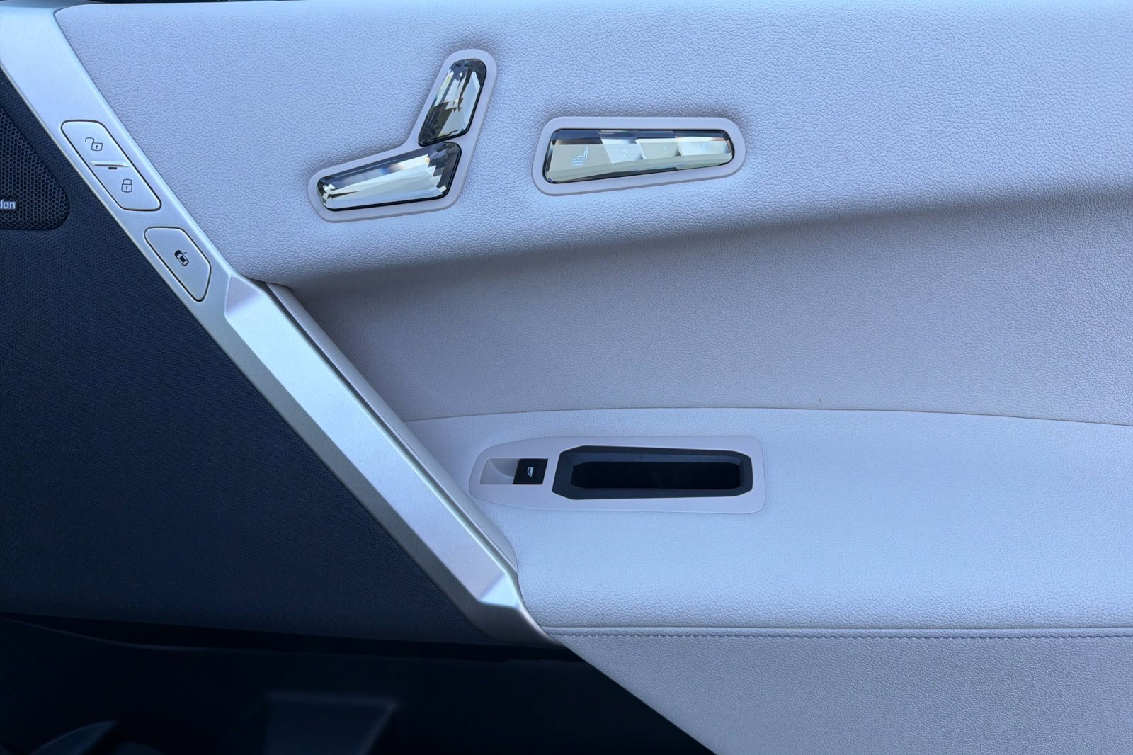 Certified 2023 BMW iX xDrive50 w/ Ultimate Package 2 image 22