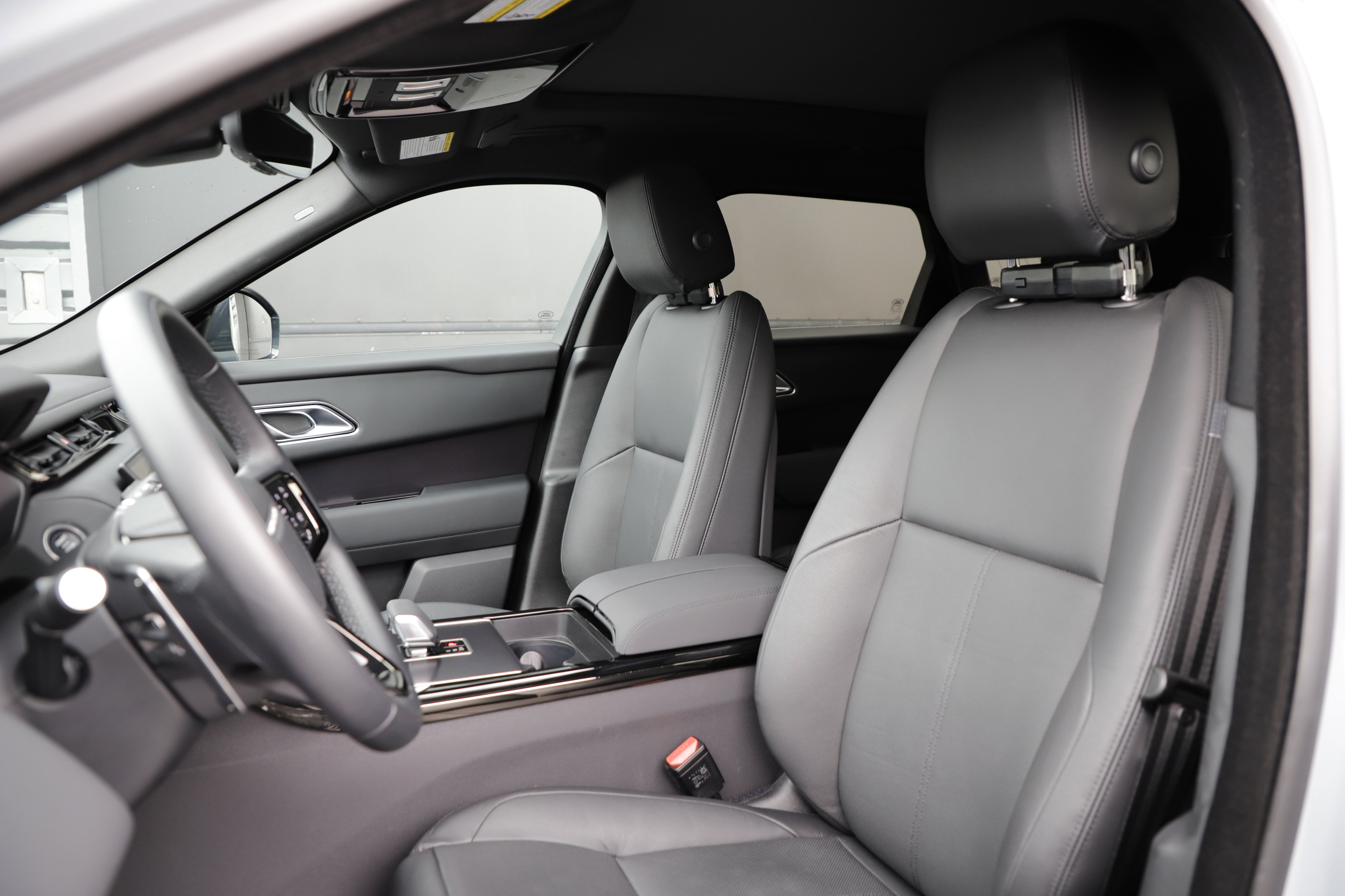 Certified 2026 Land Rover Range Rover Velar Dynamic SE image 17